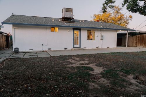 233 Monte Vista Ave, Vacaville CA  95688-3842 exterior