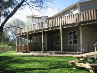 5 Gilbert Rd, Hither Plains, NY 11954-5095
