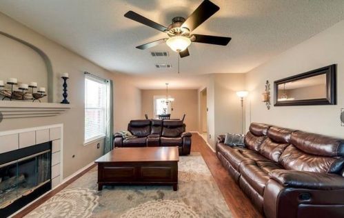 2281 Bresee Dr, Carrollton, TX 75010-4149