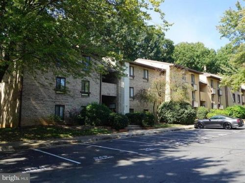 2214 Castle Rock Sq, Herndon VA  20191-2234 exterior