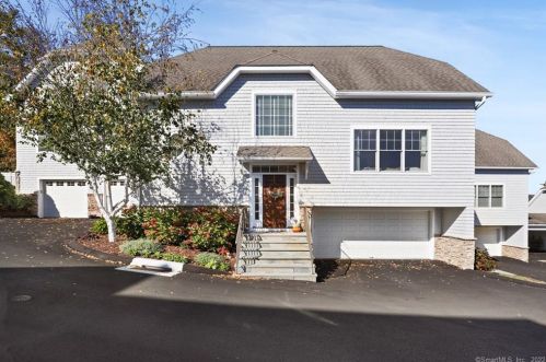 73 Boulevard Dr, Danbury CT  06810-7324 exterior