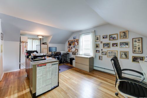 18 Reed Ln, Westbury NY  11590-1943 exterior