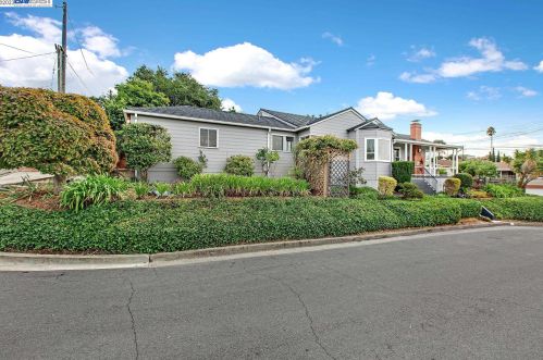 1320 Sandelin Ct, San Leandro CA  94577-3950 exterior