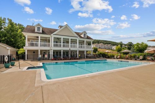 412 Saratoga Ln, Fishkill NY 12524-4946 exterior