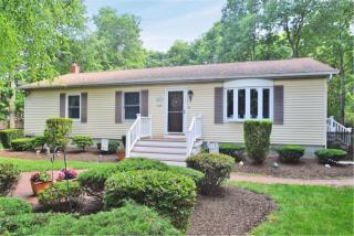 348 Jamaica Ave, Gordon Heights, NY 11763-3251