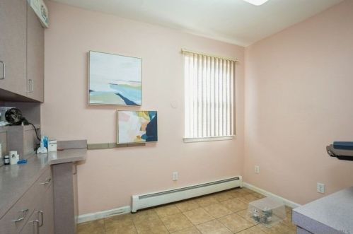 2 Laura Ct, Mount Sinai NY  11766-2360 exterior