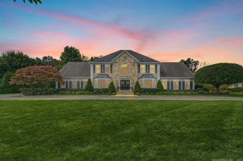 29 Meadows Ln, Stamford, CT 06903-5152