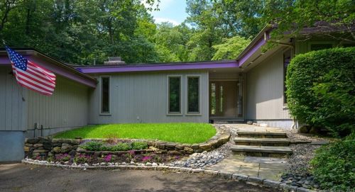 114 Four Brooks Rd, Stamford, CT 06903-4626