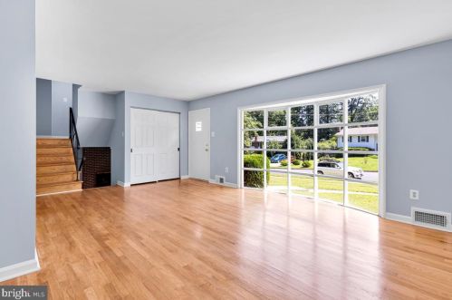 6306 Charnwood St, Springfield VA  22152-1932 exterior