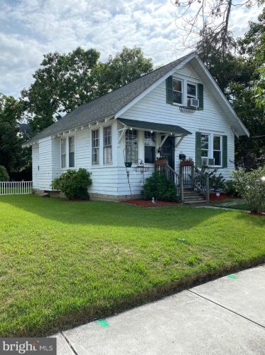 40 Maryland Ave, Somers Point, NJ 08244-2015