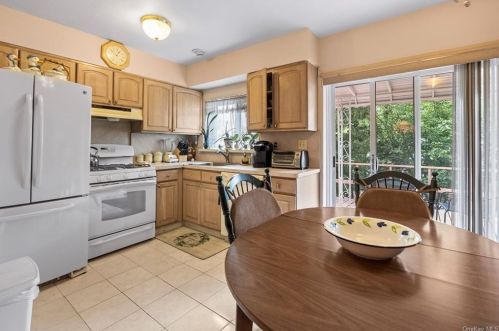 153 Ditmars St, Bronx, NY 10464-1304
