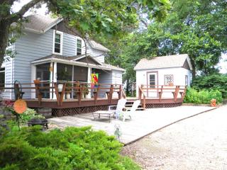 1888 Cameo Rd, Rockford, IA 50468-8066