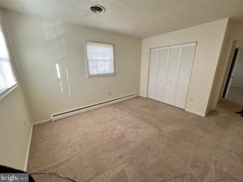 4512 Knoll Dr, Woodbridge VA  22193-5217 exterior