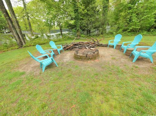 8 Old Rocky Point Rd, Miller Place NY  11764-2025 exterior