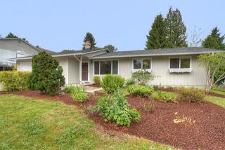 9904 140th St, Kirkland, WA 98034-5133