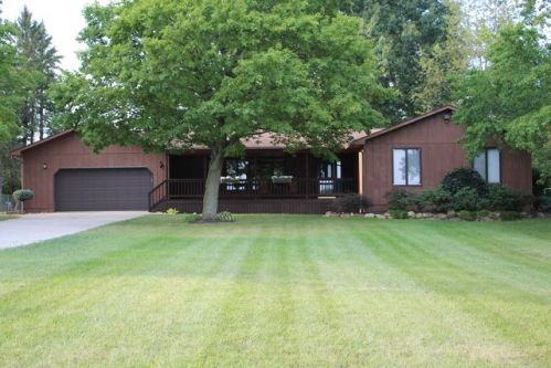 8329 White Rd, Burbank, OH 44214-9624