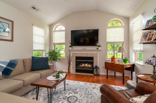 1511 Cascade Dr, Darbydale, OH 43123-8062
