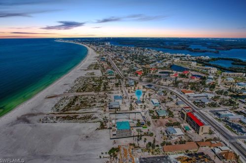6081 Gulf Rd, Fort Myers Beach, FL 33931-4316