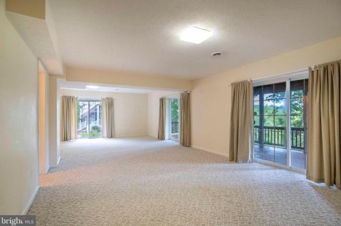 160 Manor Dr, Edinburg VA  22824-3579 exterior