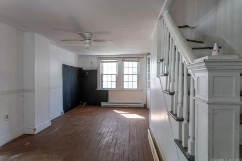 201 Town St, Norwich CT  06360-2402 exterior