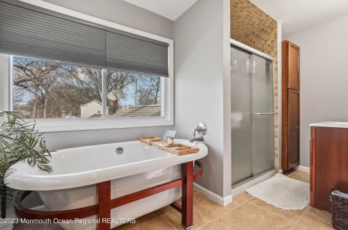 4 Krueger Pl, Middletown NJ  07748-5729 exterior