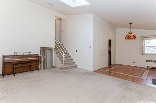 908 New Hyde Park Rd, New Hyde Park NY  11040-3205 exterior