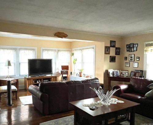 311 Rich Ave, Mount Vernon NY  10552-3010 exterior