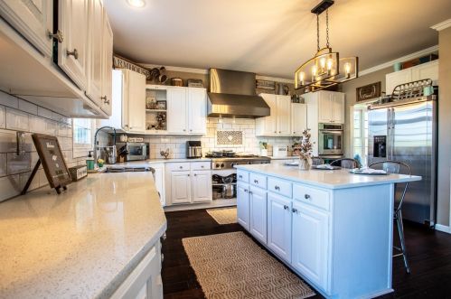9121 Randall Dr, Dyer, IN 46373-9023