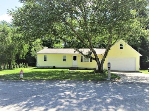 76 Old North Rd, Coventry, RI 02816-4438