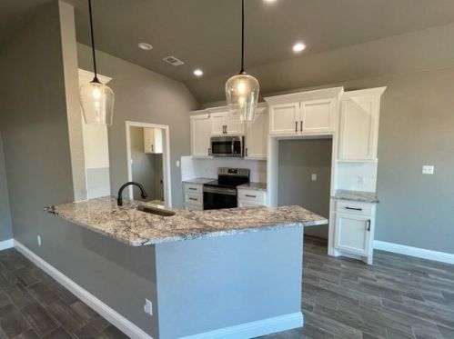 5009 Moss Rock Trl, Granbury, TX 76048-6499
