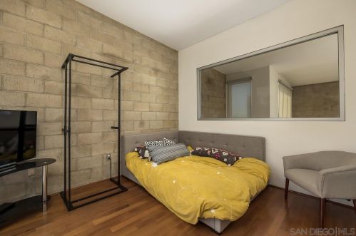 979 Laurel St, San Diego CA 92105-4736 exterior