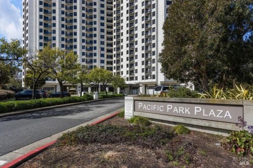 6363 Christie Ave, Oakland, CA 94608-1927