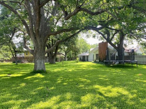 500 Austin St, Stairtown, TX 78648-2303