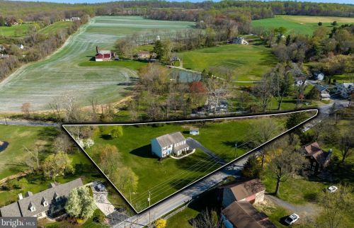 2015 School Rd, Pottstown PA  19465-8849 exterior