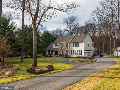 24 Honeysuckle Ct, Glen Mills, PA 19342-1763
