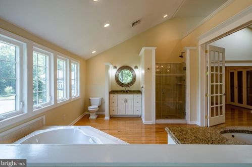 1042 Charter Oaks Dr, Lansdale PA exterior