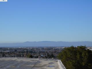 8725 Seneca St, Oakland, CA 94605-4011
