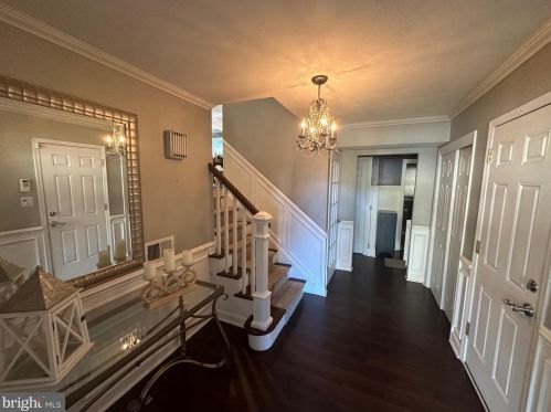 21 Guilford Ln, Trenton, NJ 08619-1413