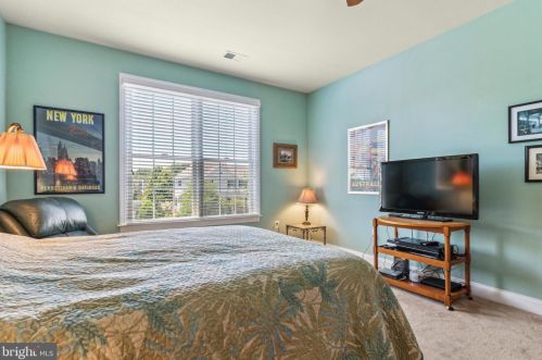 8373 Pedigrue Ct, Gainesville VA  20155-3240 exterior