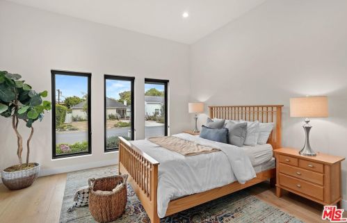 4709 Norwich Ave, Van Nuys CA  91403-2017 exterior