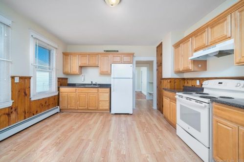 259 Pearl St, Middletown CT  06457-2745 exterior