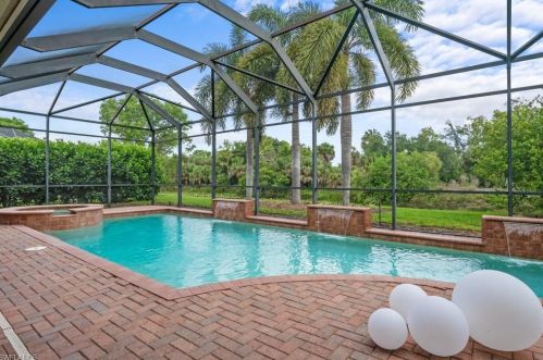 451 Saddlebrook Ln, Naples, FL 34110-1379