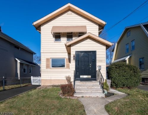 256 Centre St, Nutley, NJ 07110-2702