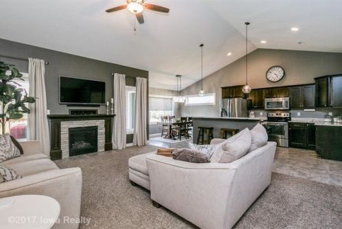 16551 Iltis Dr, Des Moines, IA 50325-2567