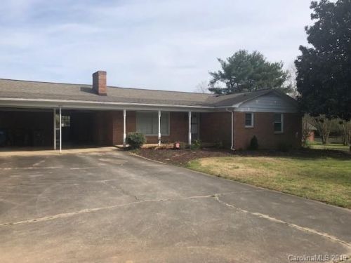 402 Greenbriar Rd, Statesville, NC 28625-6262