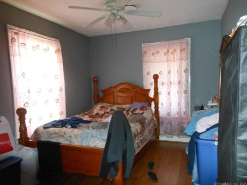 124 Smith St, Derby, CT 06418-1243