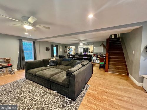 220 Pennbrook Ave, Lansdale, PA 19446-3211