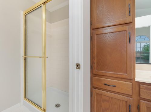 8424 Woodcreek Dr, Florence KY  41042-8261 exterior