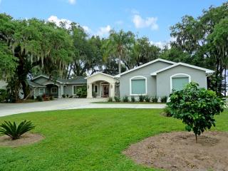 33125 Lakeshore Dr, Tavares, FL 32778-5037