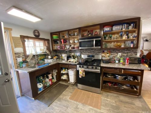 28189 Wells Fargo Rd, Lake Elsinore, CA 92532-1904